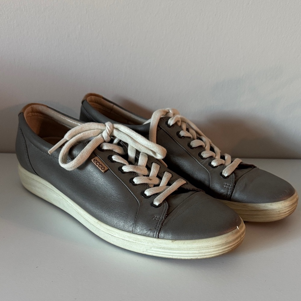ECCO Women’s Gray Leather Sneakers